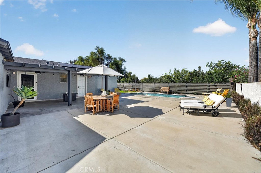 843 W Francis