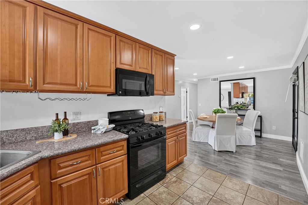 843 W Francis