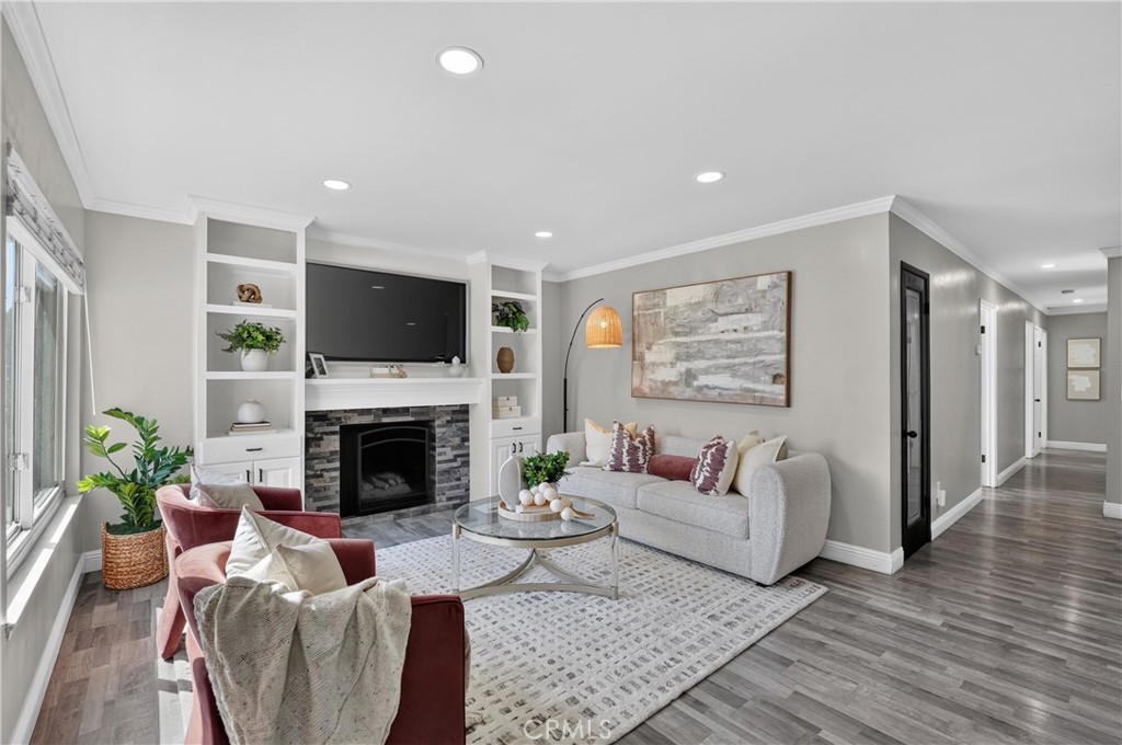 843 W Francis