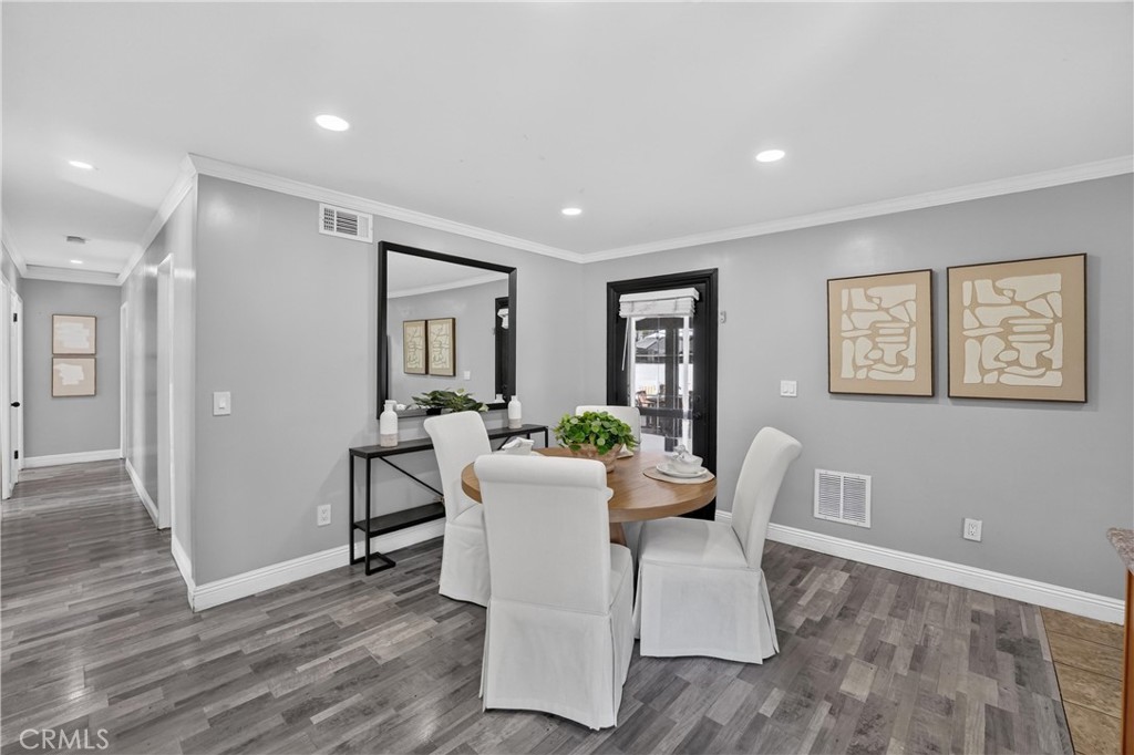 843 W Francis