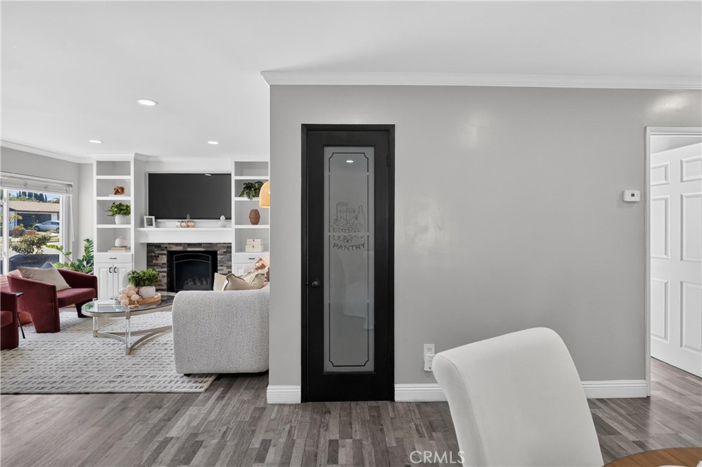 843 W Francis