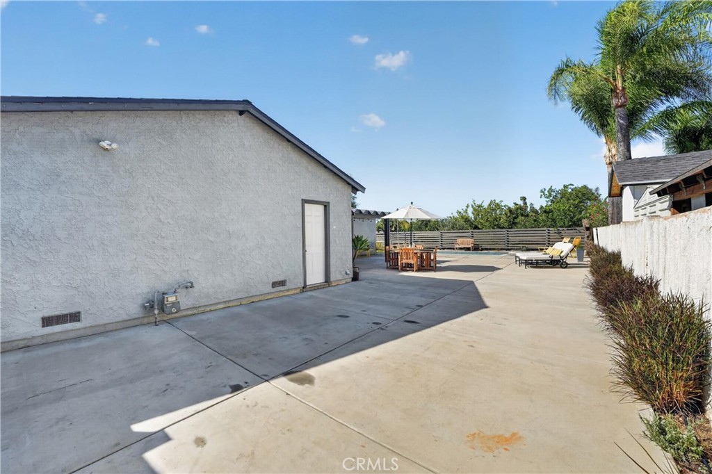 843 W Francis