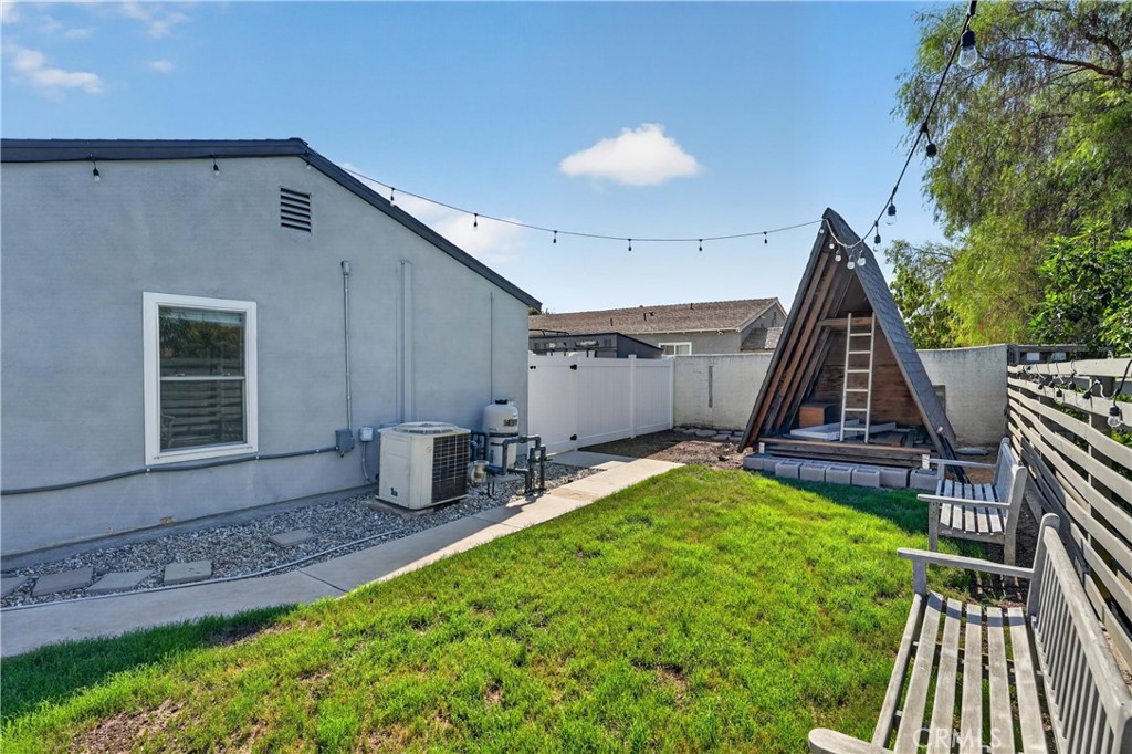 843 W Francis