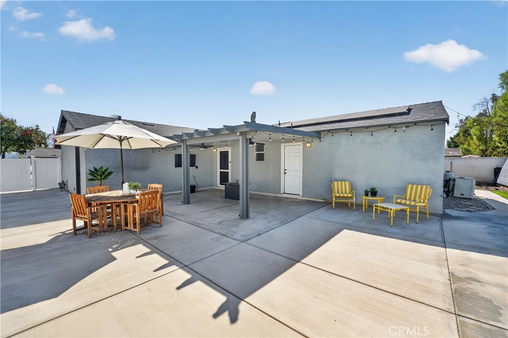 843 W Francis