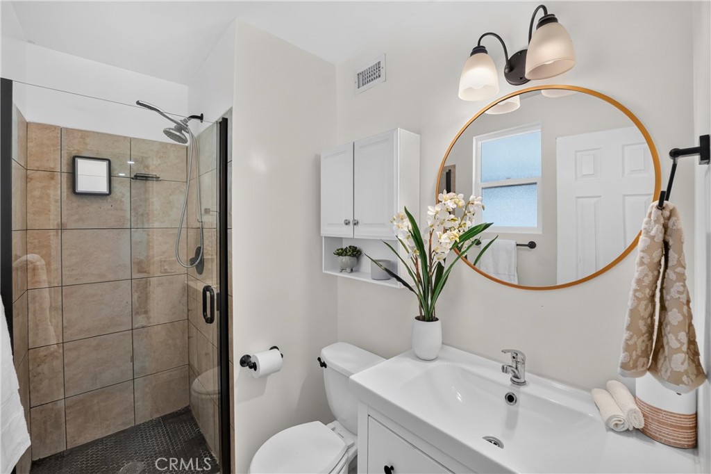 843 W Francis