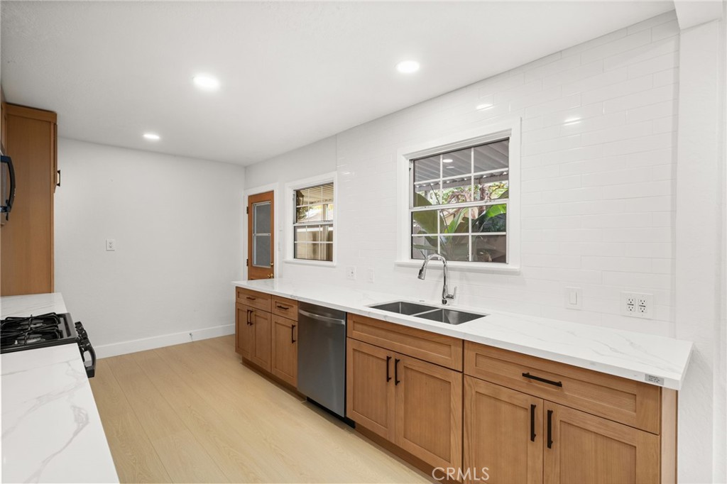 2529 W Glenhaven Avenue