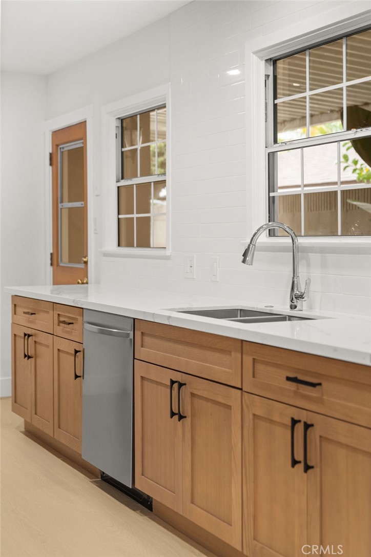 2529 W Glenhaven Avenue