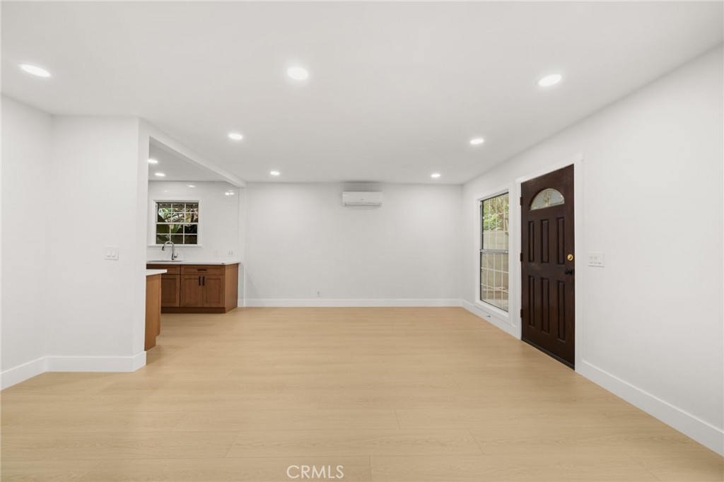 2529 W Glenhaven Avenue