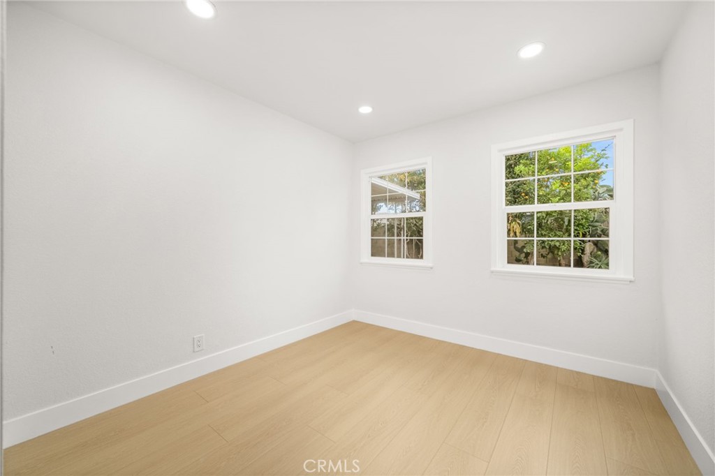 2529 W Glenhaven Avenue