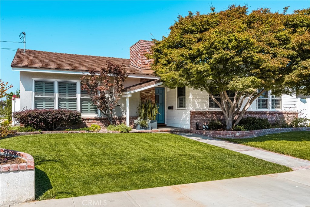 1915 W Almond