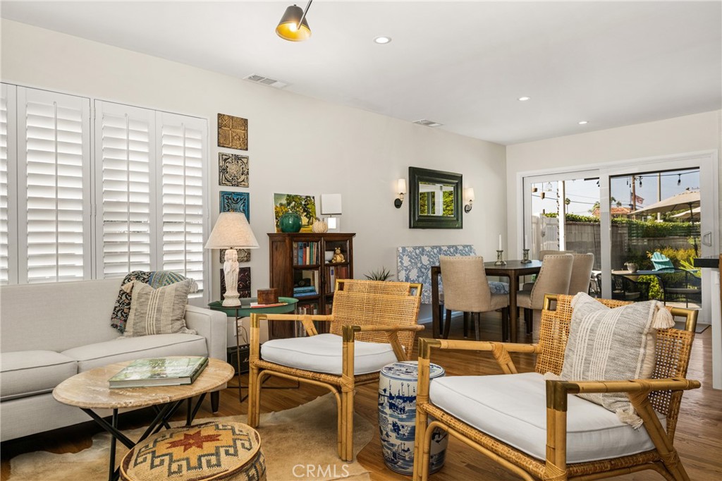 1915 W Almond