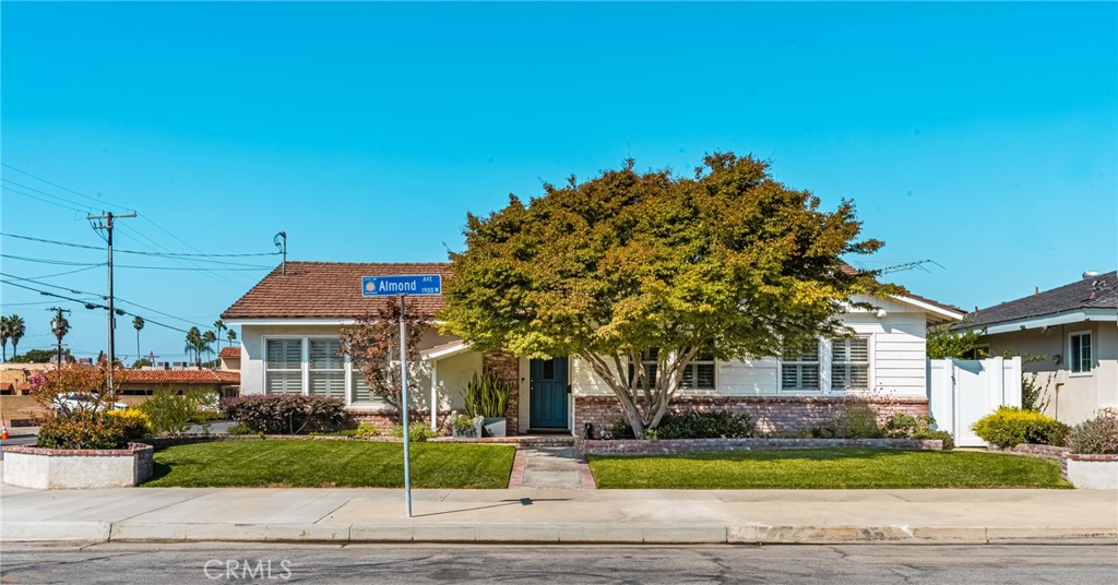 1915 W Almond