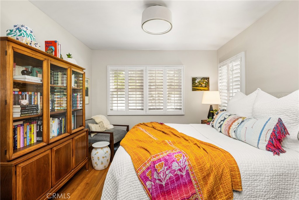 1915 W Almond