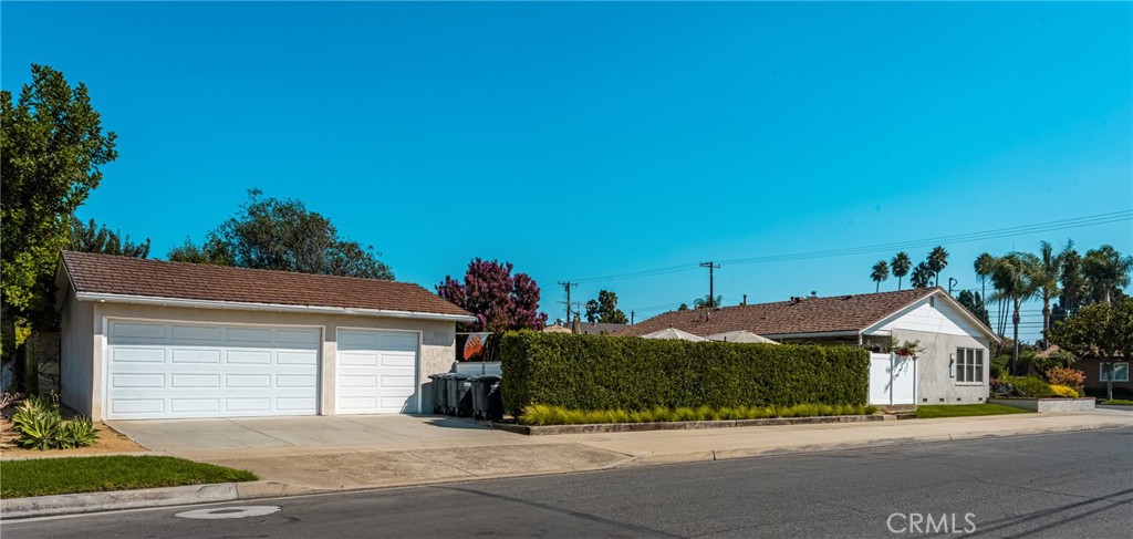 1915 W Almond