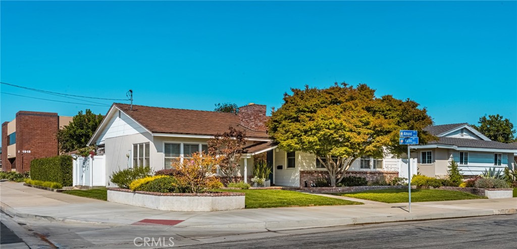 1915 W Almond