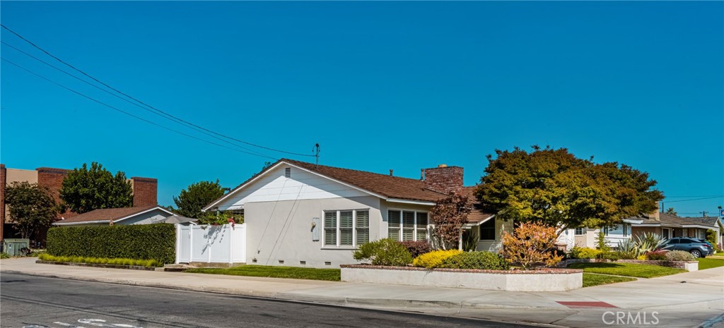 1915 W Almond