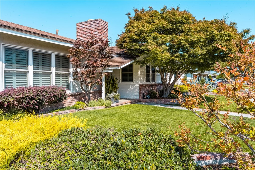 1915 W Almond