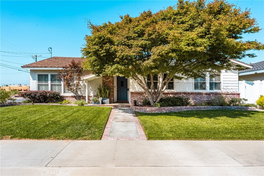 1915 W Almond