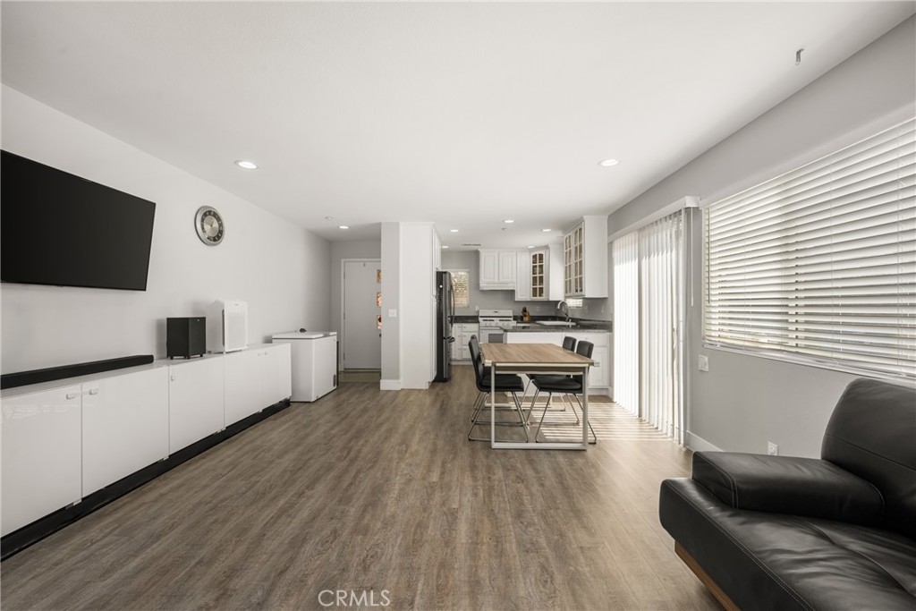 418 E Olive #B