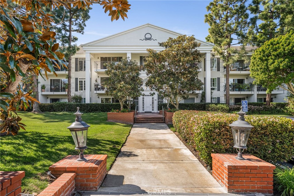 102 Scholz Plaza 239