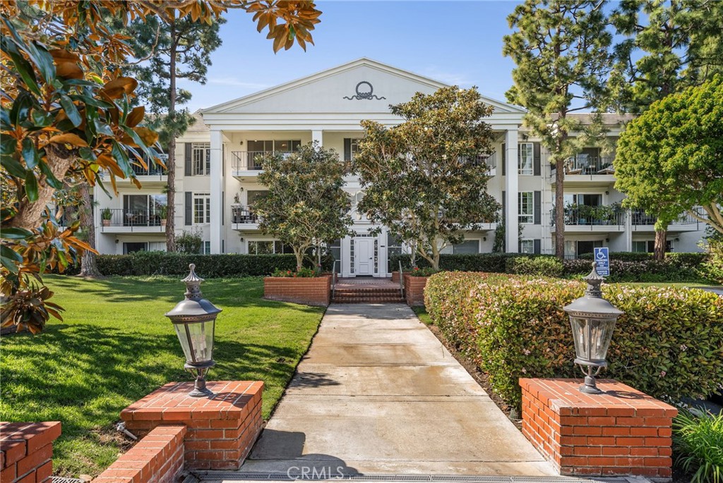 102 Scholz Plaza 239