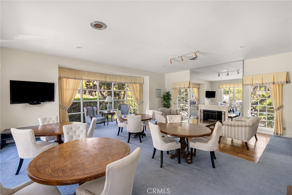 102 Scholz Plaza 239