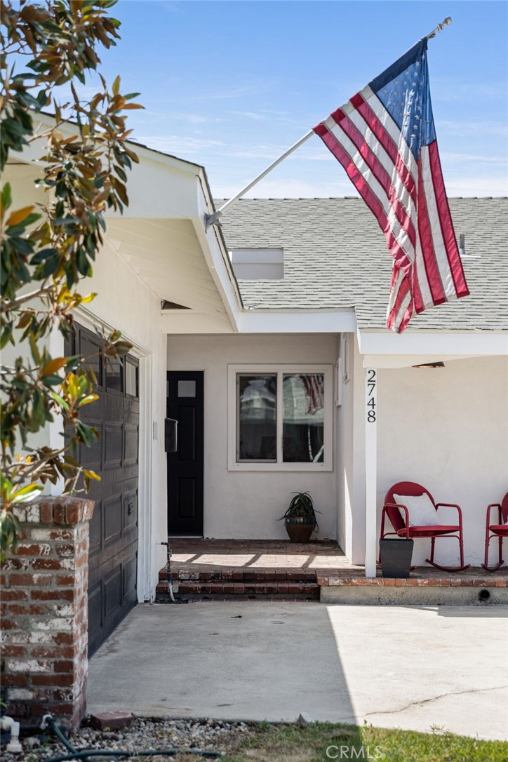 2748 E Dorothy