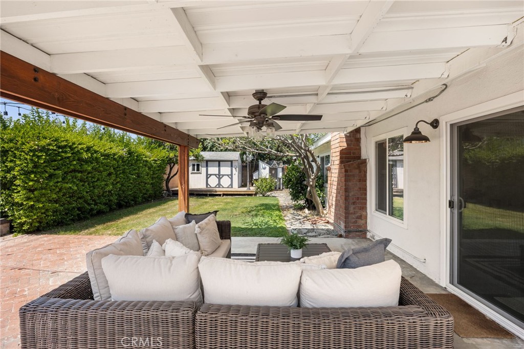 2748 E Dorothy