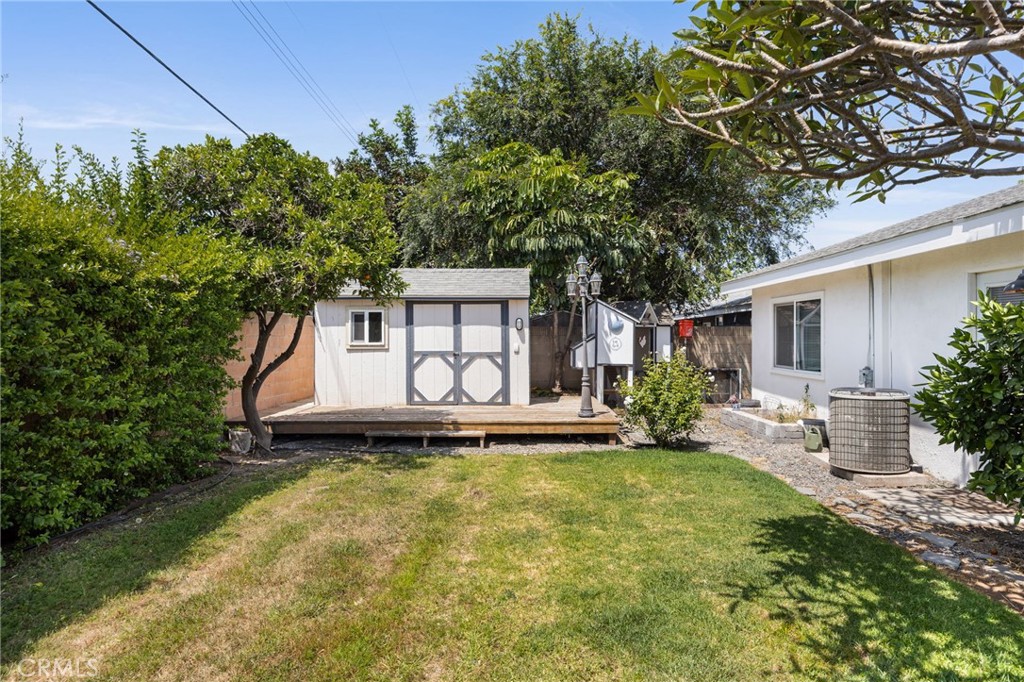 2748 E Dorothy