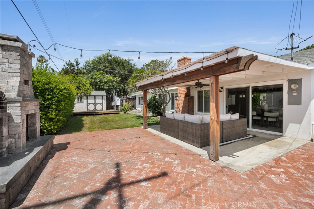 2748 E Dorothy