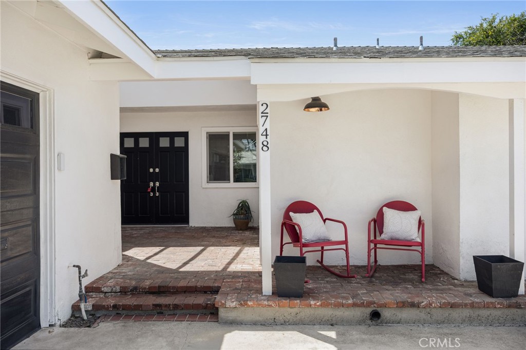 2748 E Dorothy