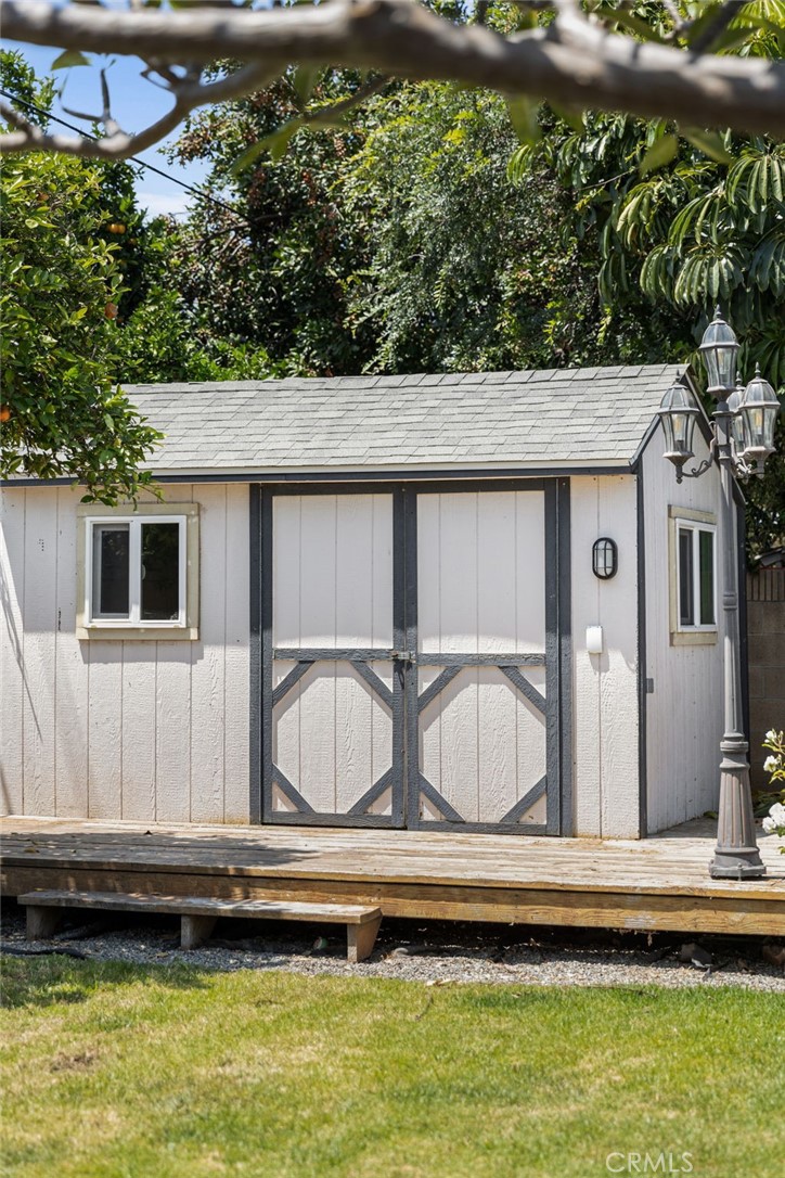 2748 E Dorothy