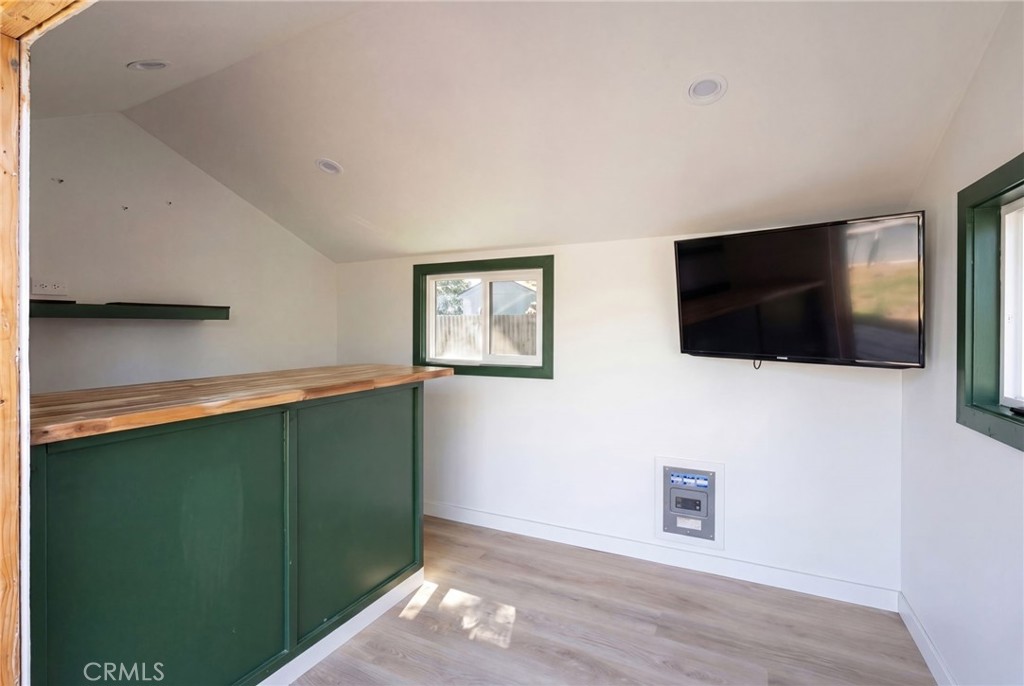 2748 E Dorothy