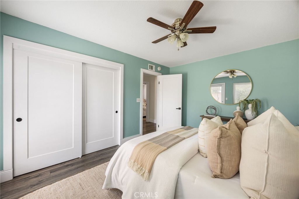 2748 E Dorothy