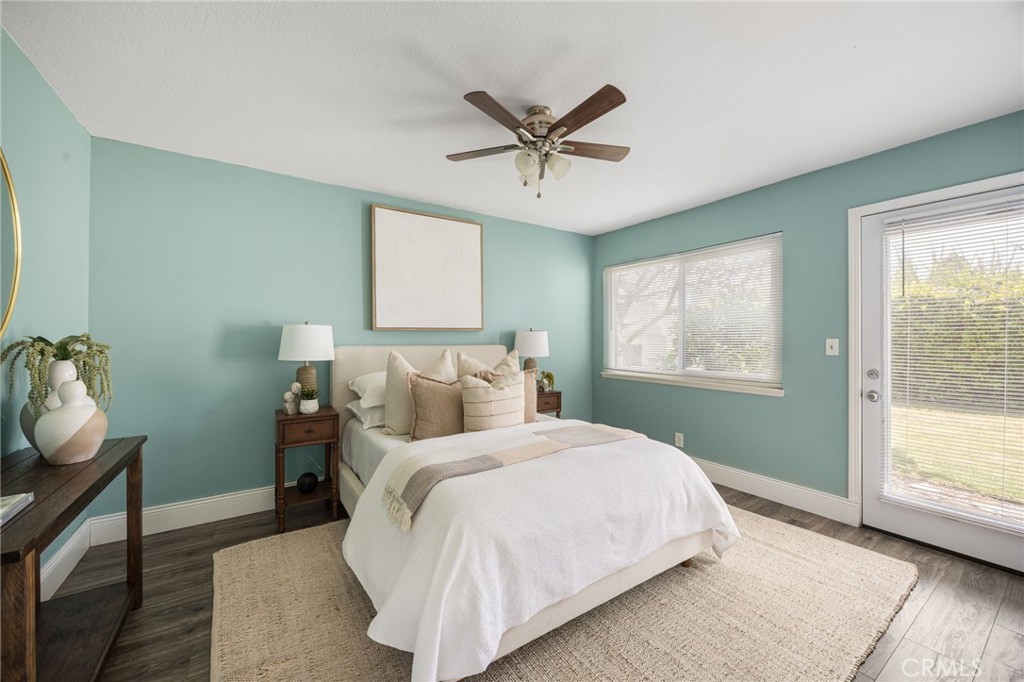 2748 E Dorothy