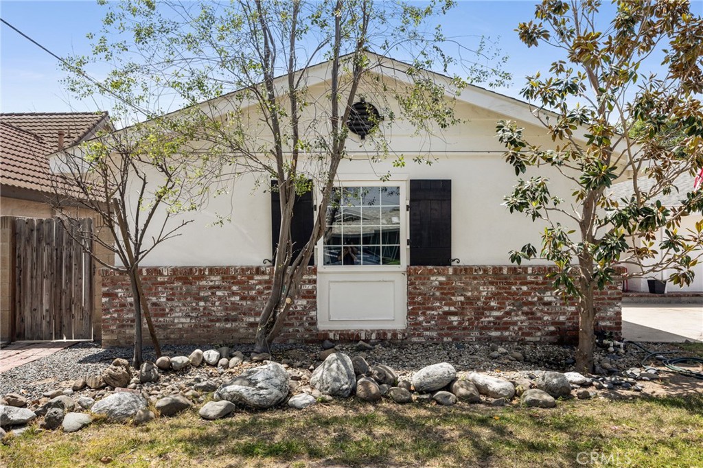 2748 E Dorothy