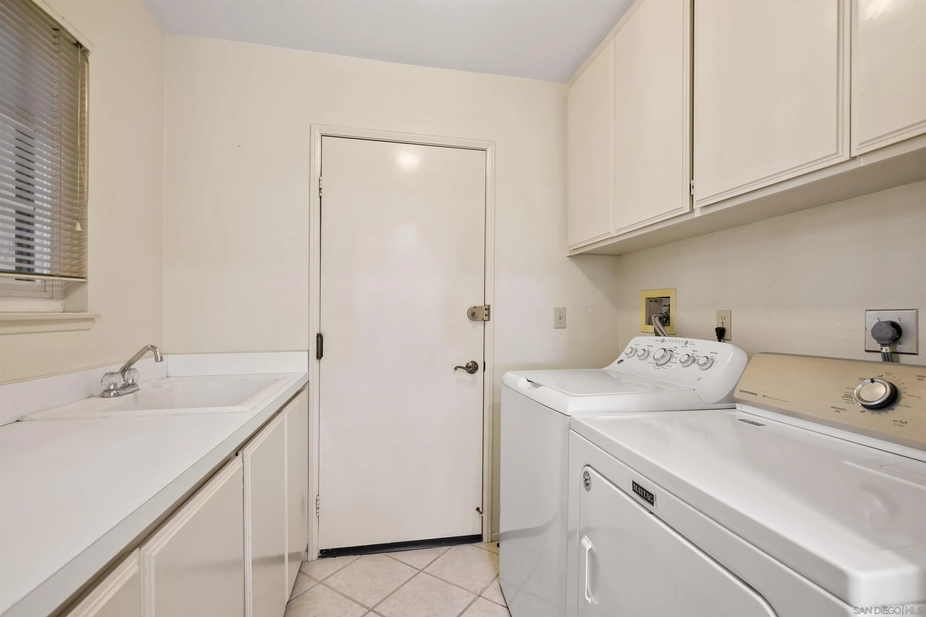 18113 Calle Estepona