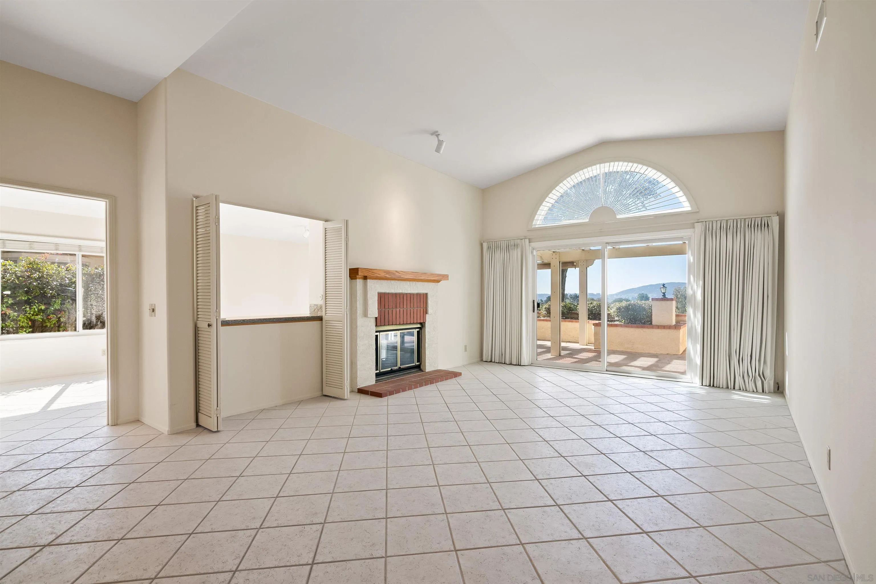 18113 Calle Estepona