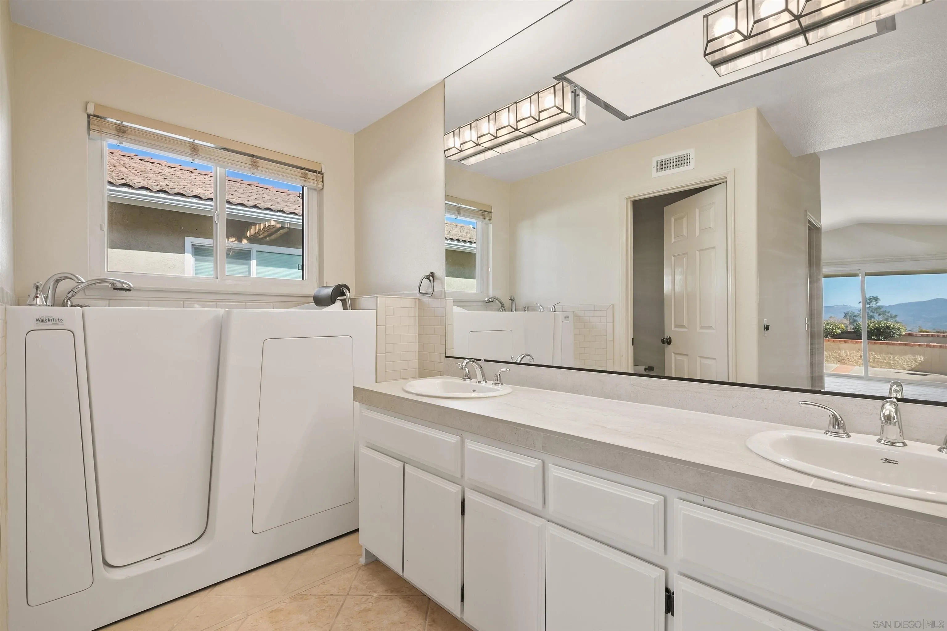 18113 Calle Estepona