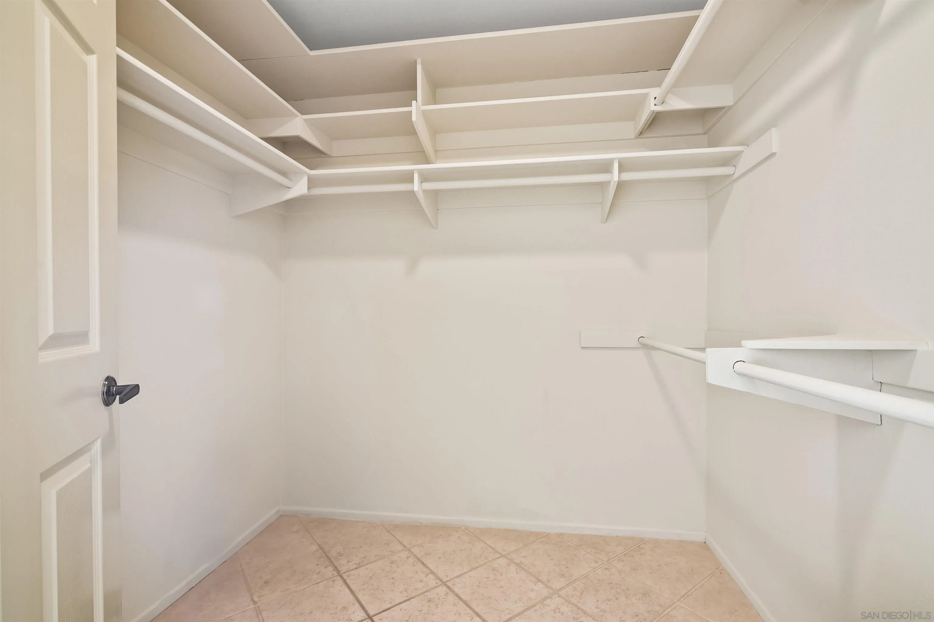 18113 Calle Estepona