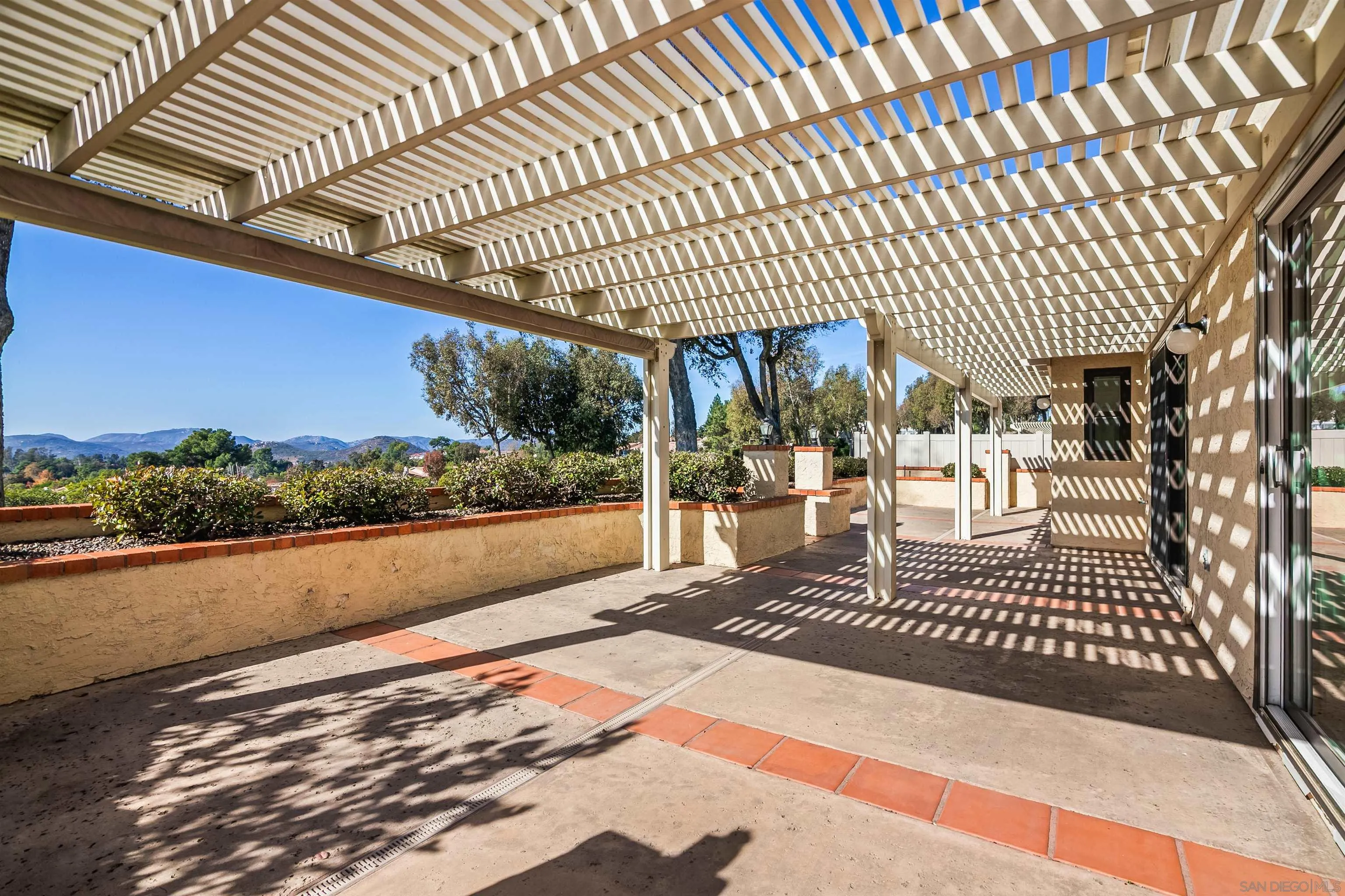 18113 Calle Estepona