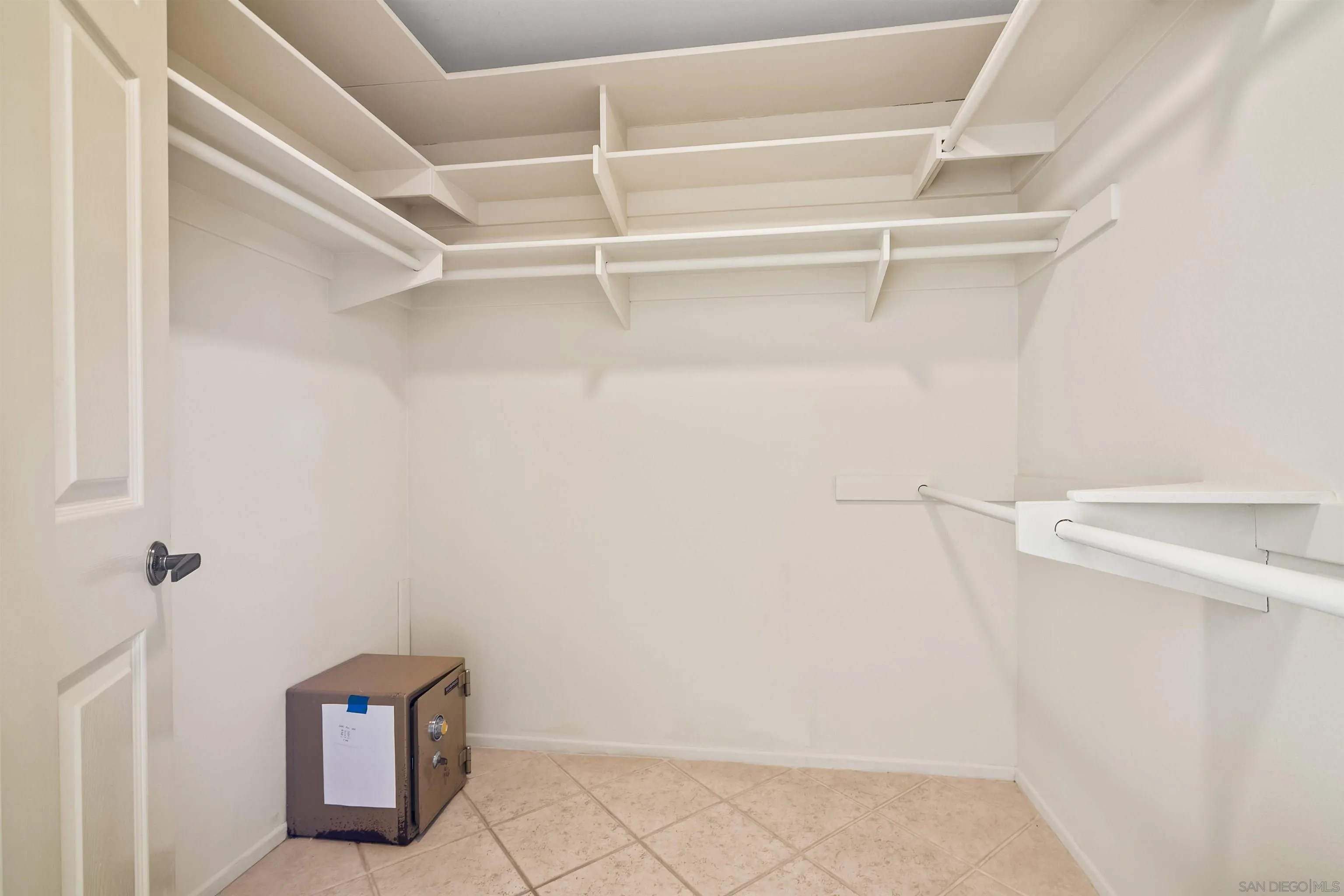 18113 Calle Estepona