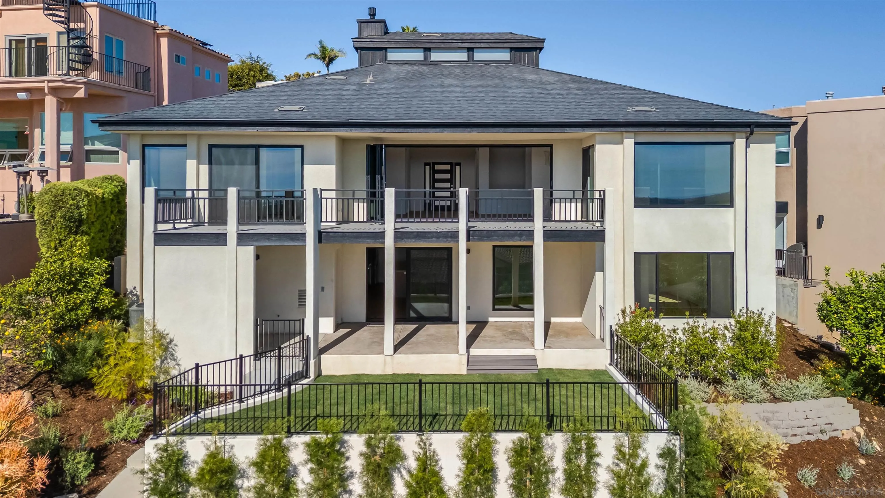 2481 La Marque St