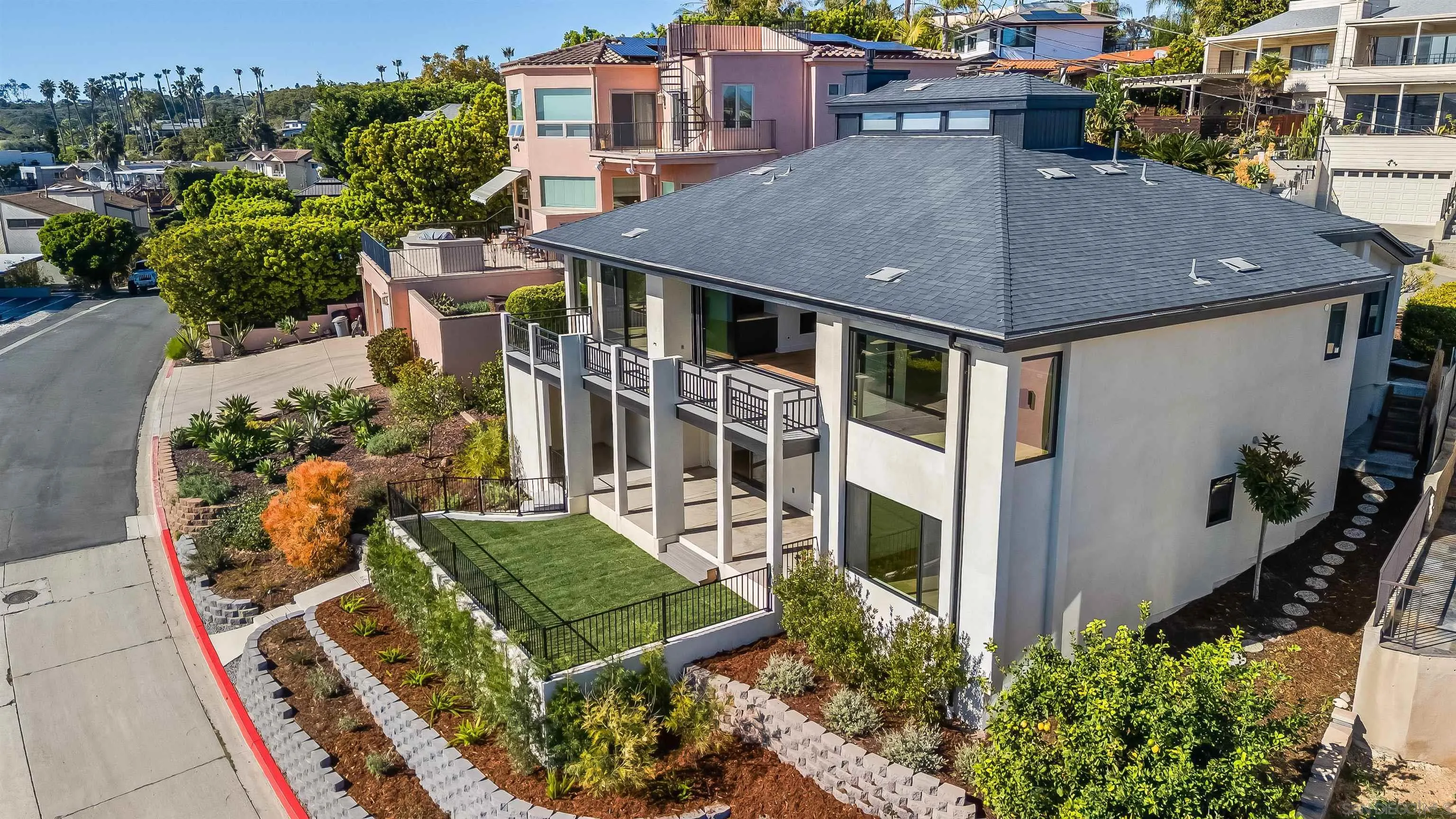 2481 La Marque St