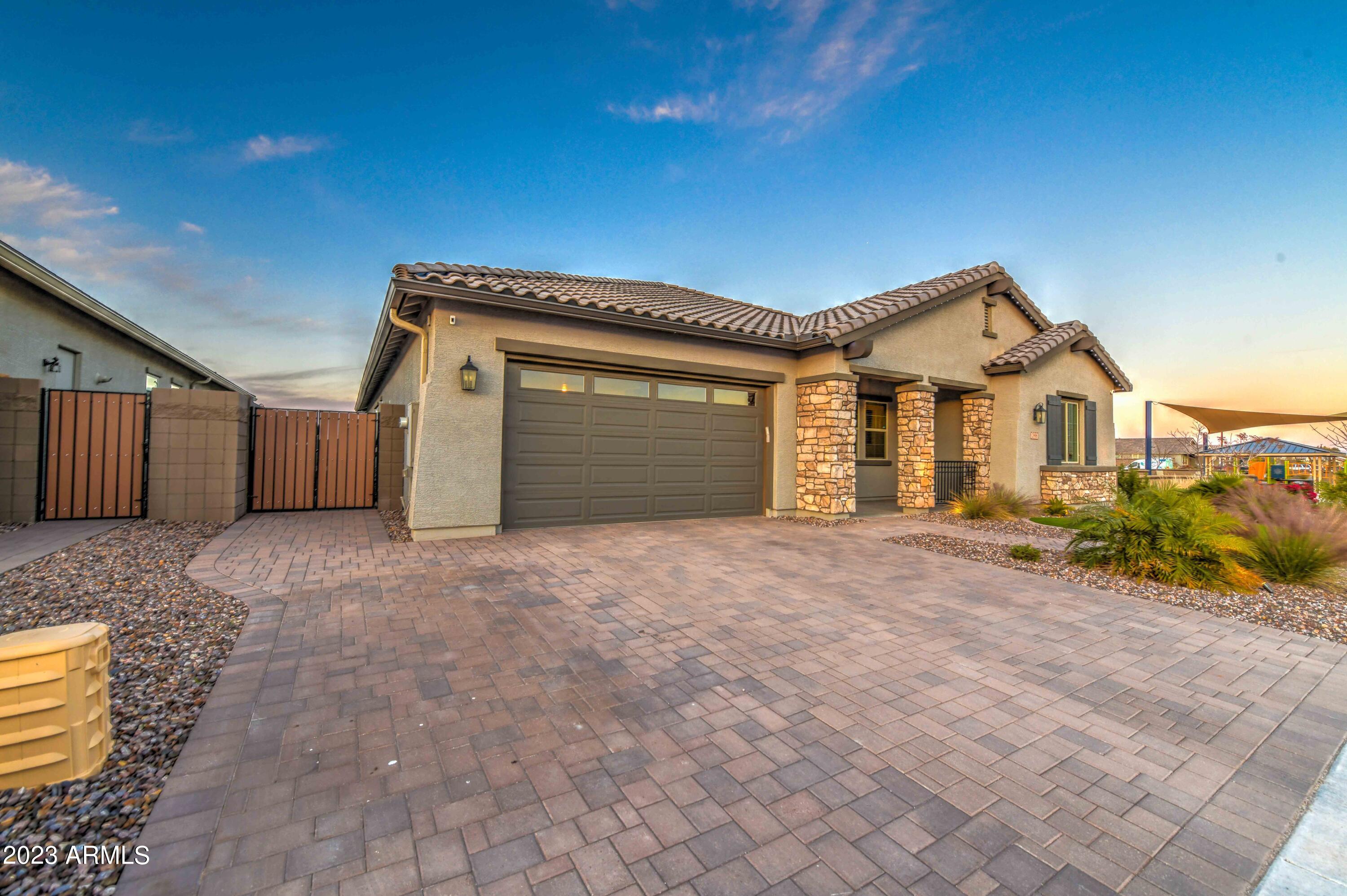 2998 W Horseshoe Drive