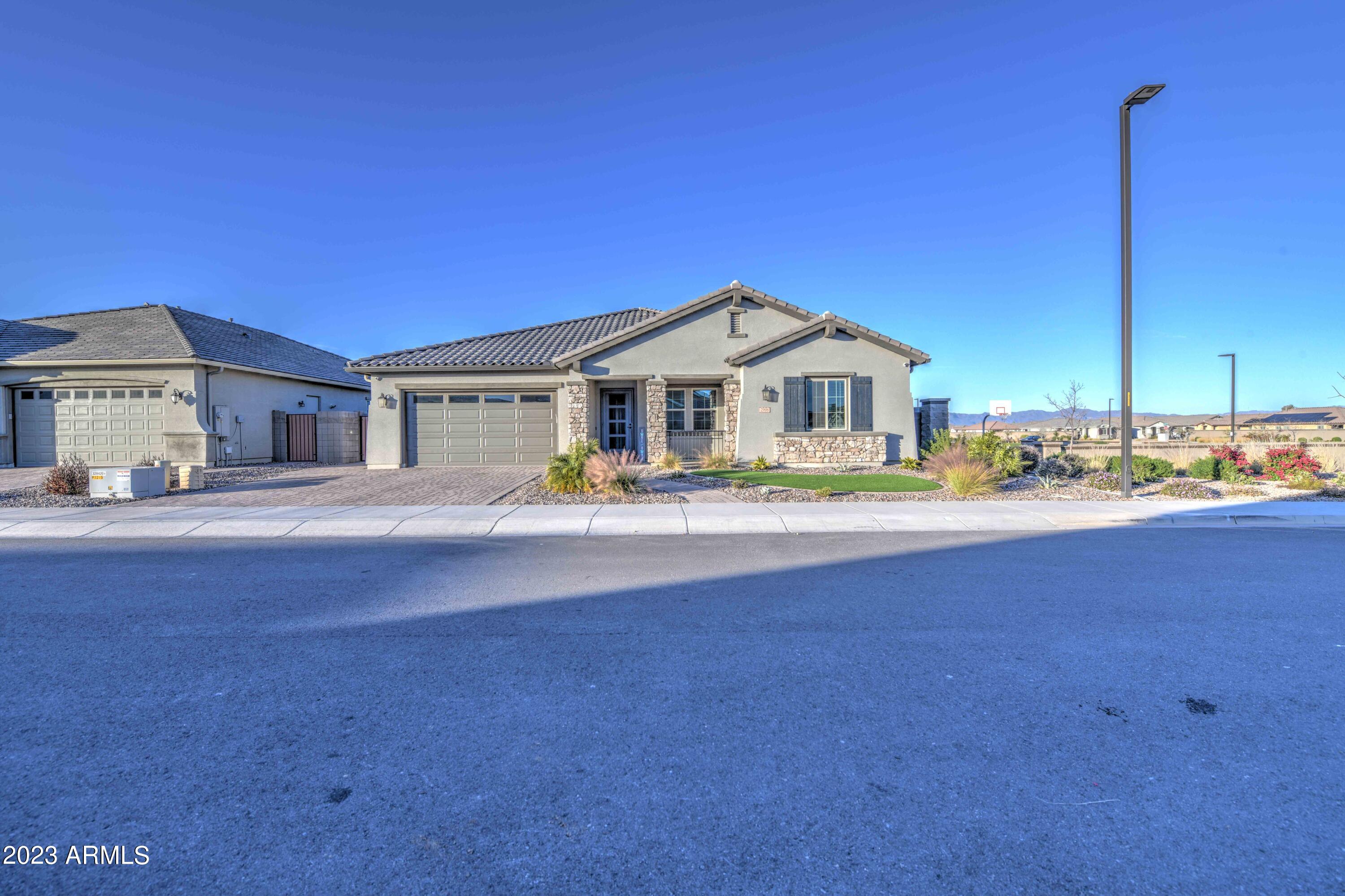 2998 W Horseshoe Drive