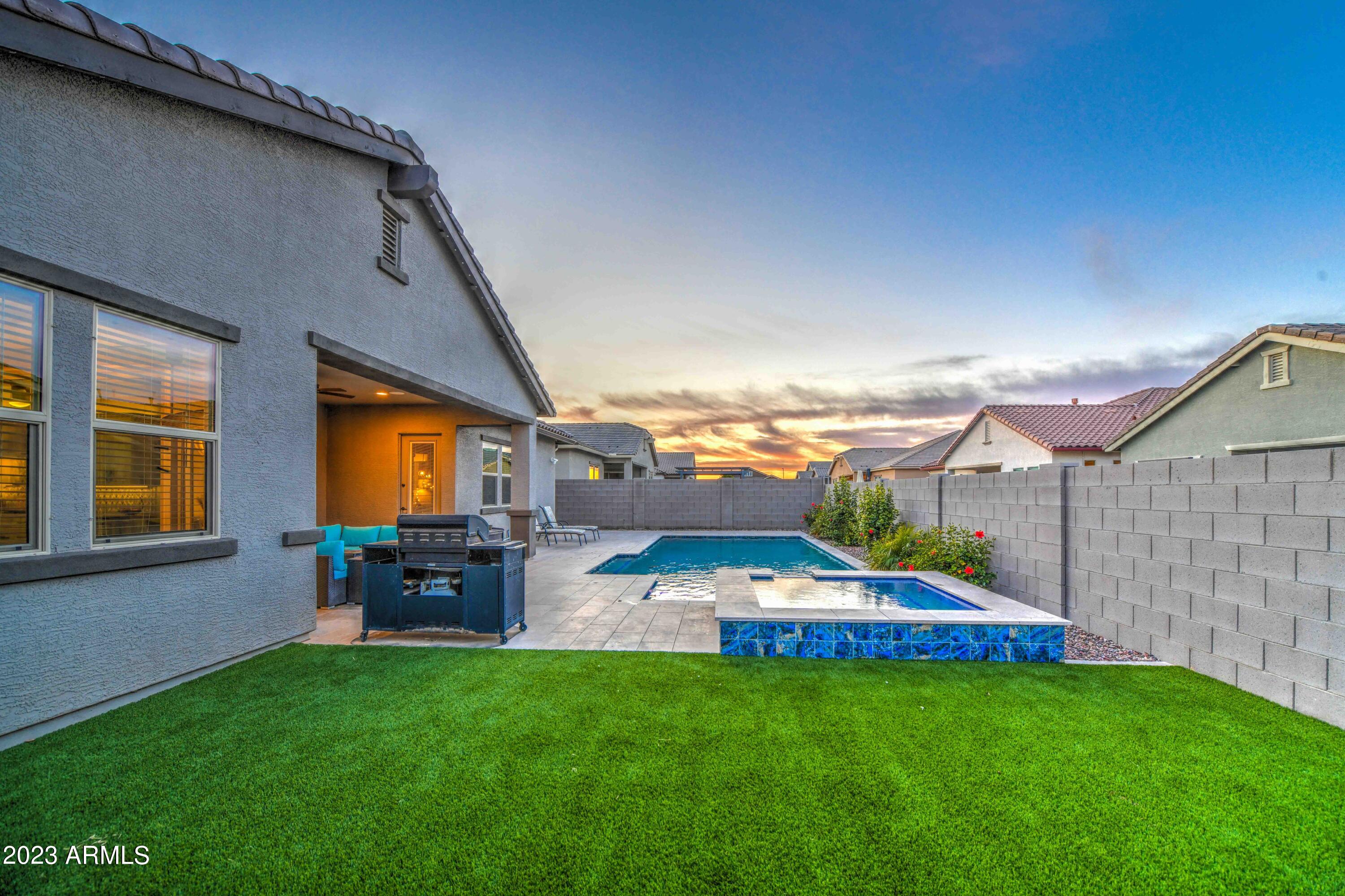 2998 W Horseshoe Drive