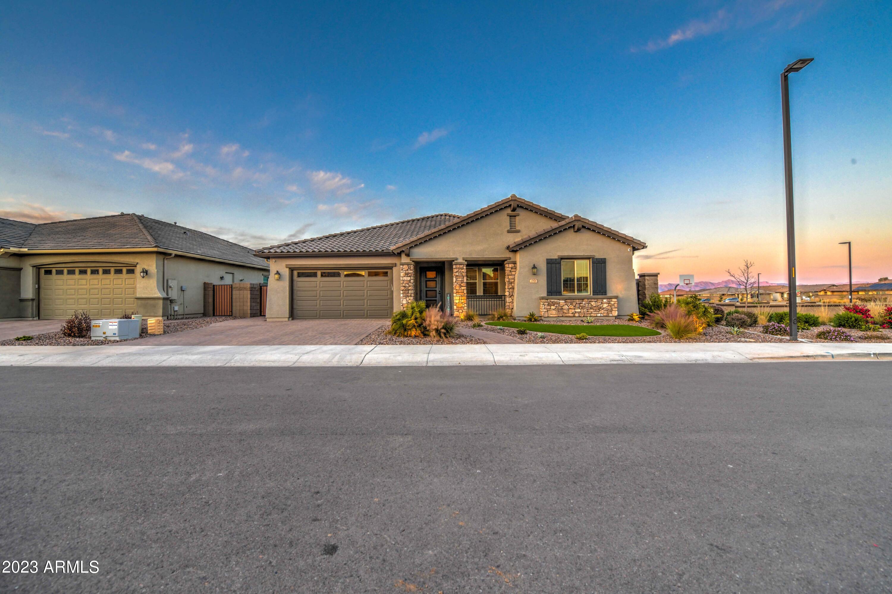 2998 W Horseshoe Drive