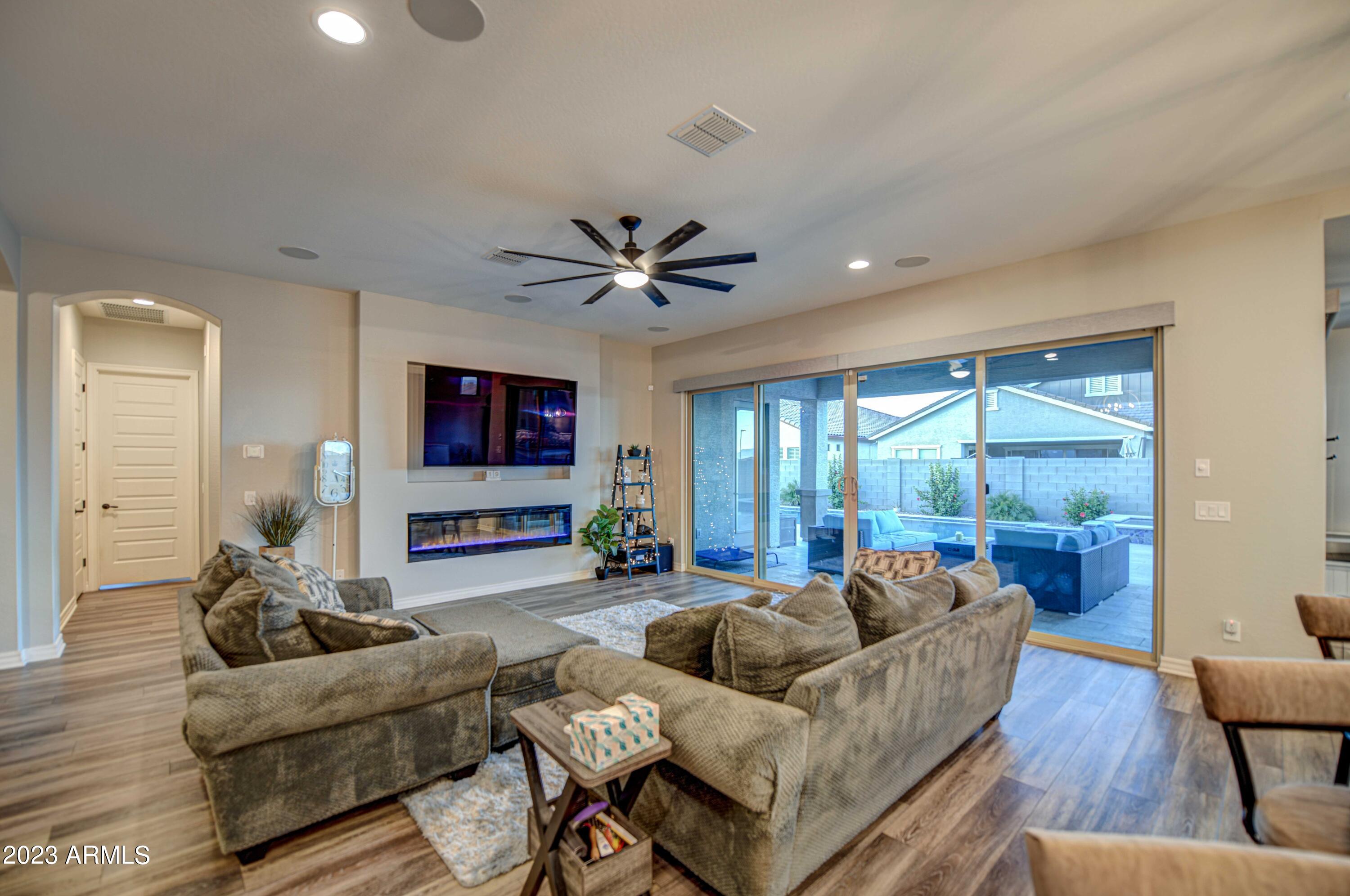 2998 W Horseshoe Drive