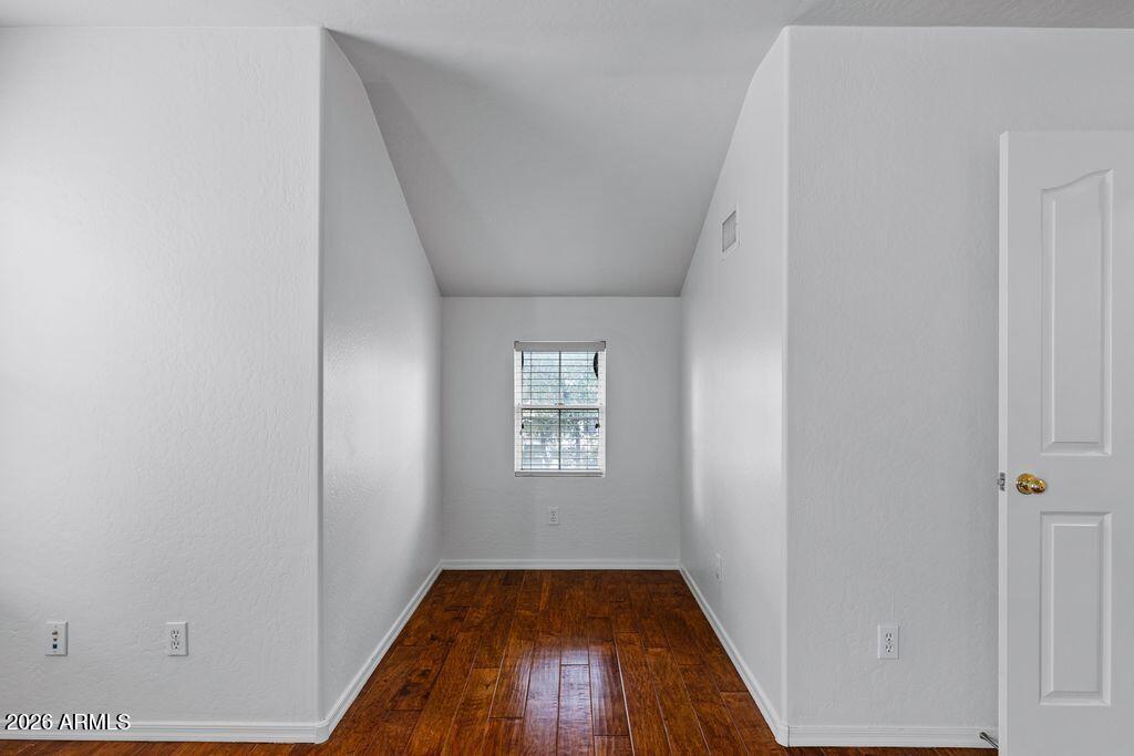 109 W COMMERCE Court